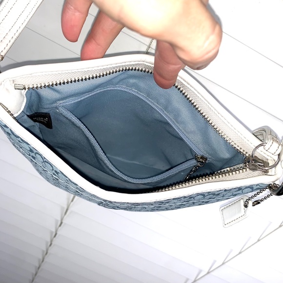 |•COACH•| Pretty Blue/White Small Crossbody Bag - Picture 8 of 8